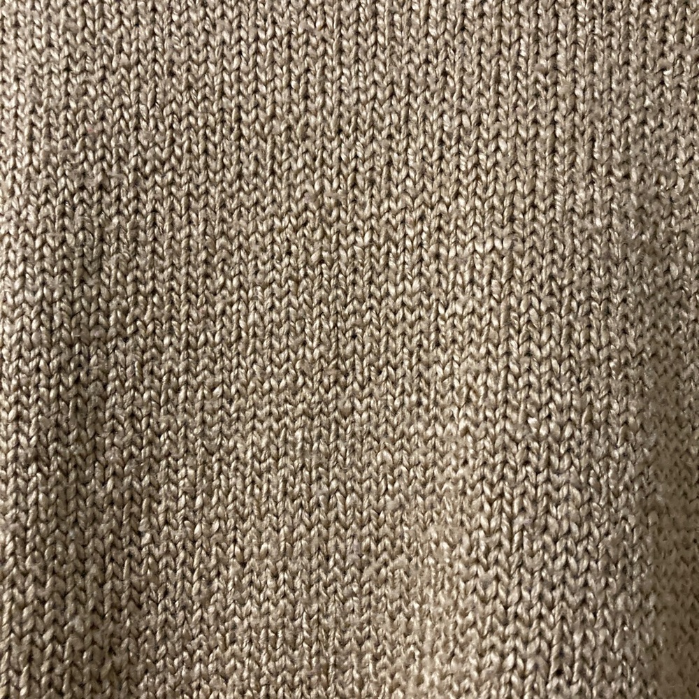 Simple tan sweater - Picture 4 of 4